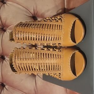 Vince Camuto